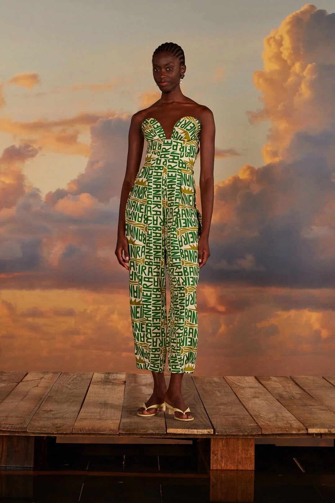 jumadiba着用Hand-knitted soonerorlater Off-White Banana Typography Strapless Jumpsuit by Farm RIo